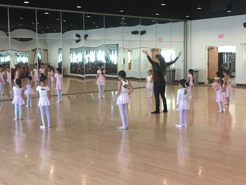 Wednesday 6pm ballet dance class for girls 3-5 years old in Houston at DanceSport Club