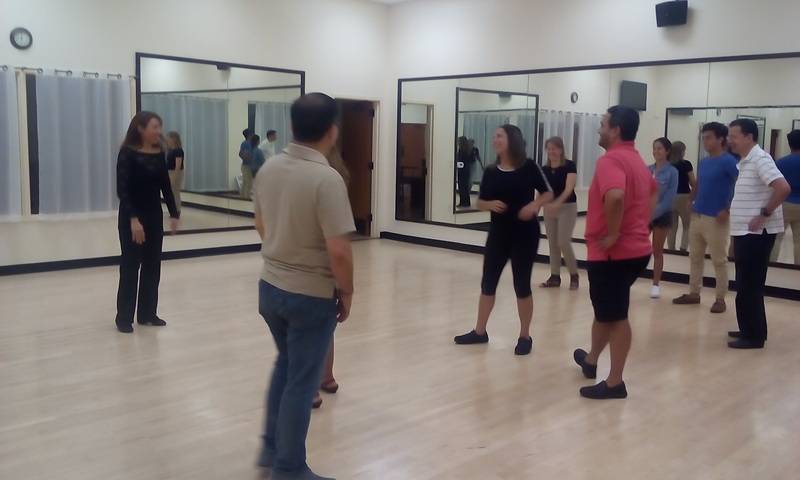 Clase de baile para adultos en Houston (Sala y Cumbia)