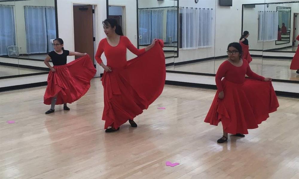 Child ballet folklorico dance class in Houston