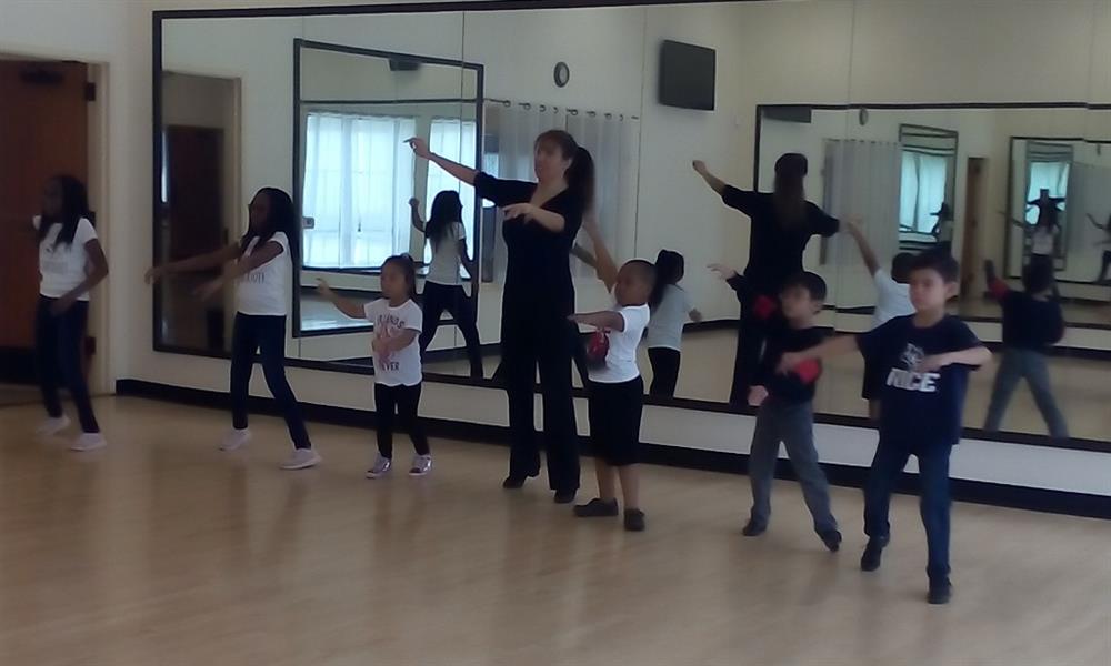 Kids group dance classes