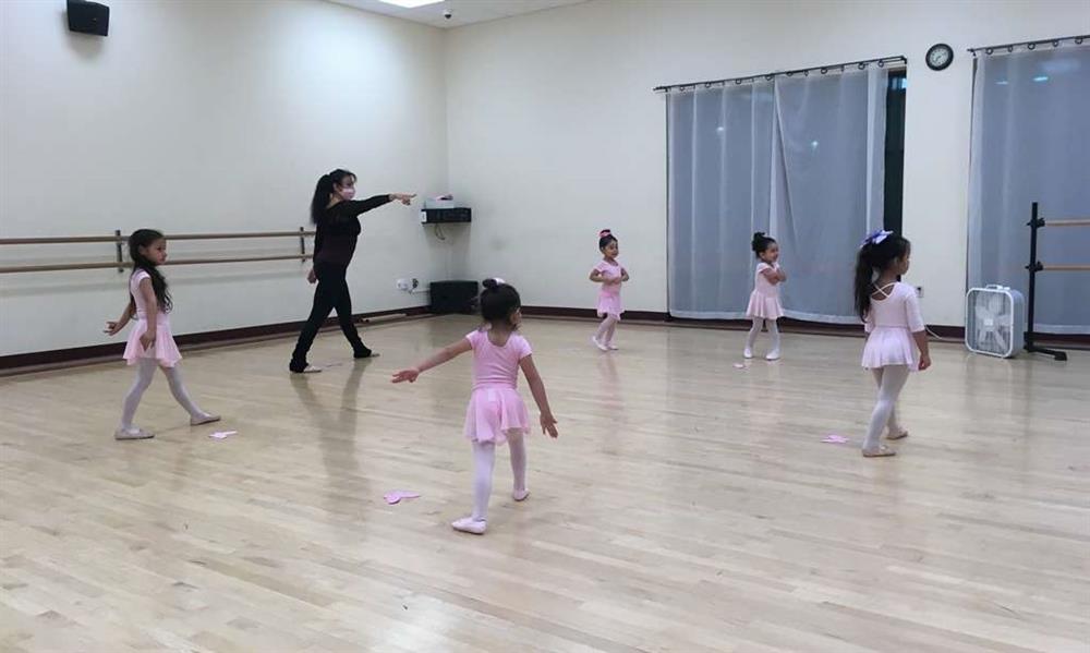 Niñas de la clase de baile de ballet 3-5 años en Houston en DanceSport Club
