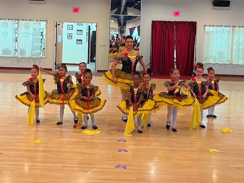 2023 Summer dance showcase Ballet class for girls 3-5 years old