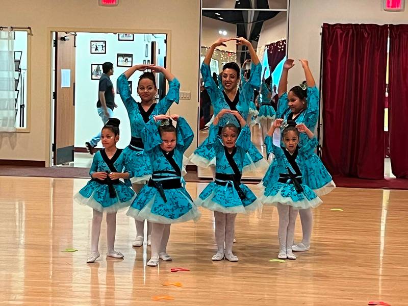 2023 Summer dance showcase Ballet class for girls 5-7 years old