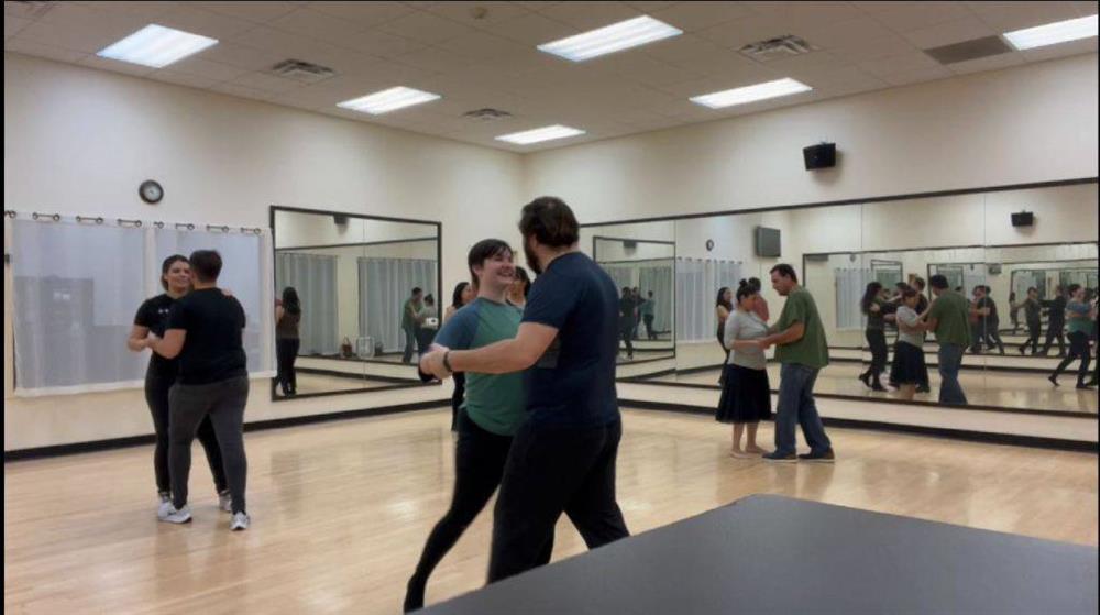 Adult summer social latin dance classes in Houston at DanceSport Club