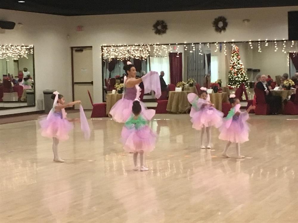 Performance by Monday pre-ballet dance class for girls 3-5 years old