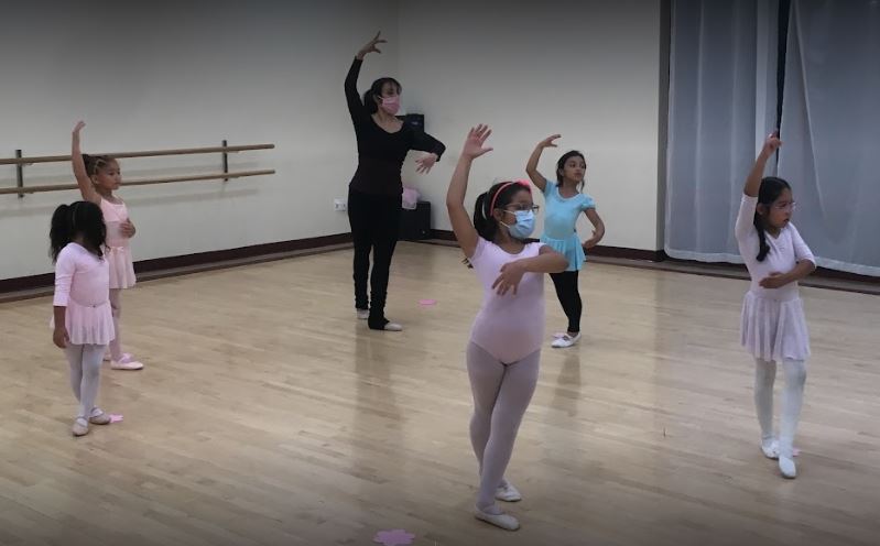 Saturday ballet dance class for girls 6-8 years old  in Houston at DanceSport Club