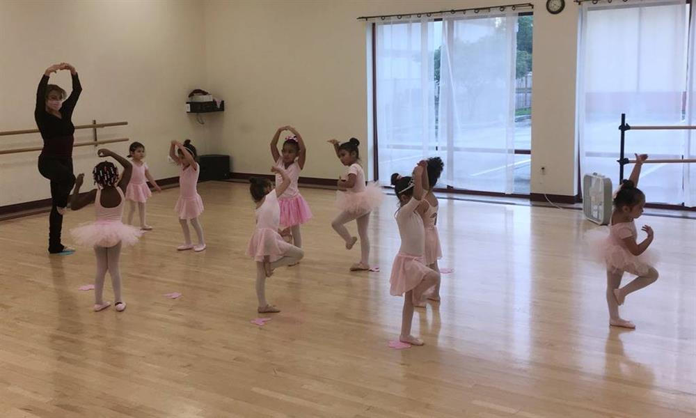 Clase de ballet de verano para niñas de 3 a 7 años
