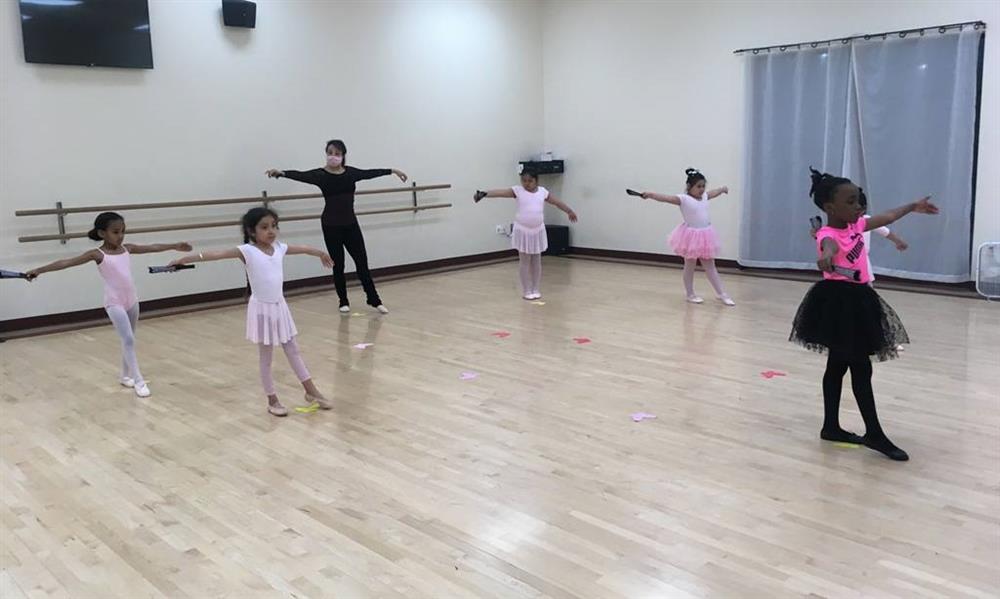 Summer ballet dance class for teens 8-12 years old
