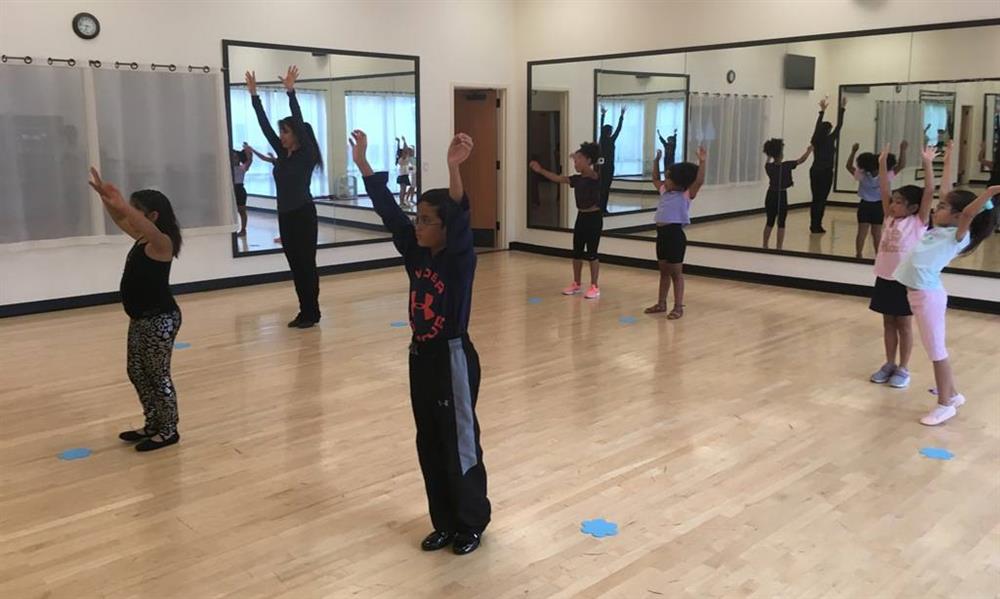Clase de baile deportivo de verano para niños de 6 a 12 años en Houston