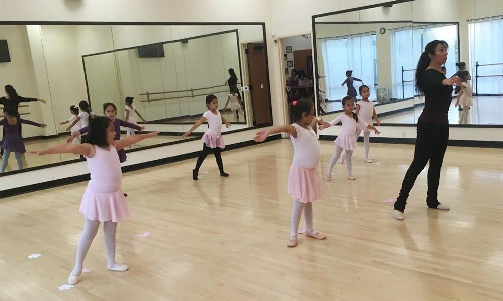 Teen girls 8-12 summer ballet-dance class Houston