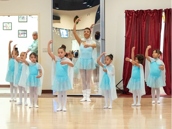 Imagen de 2019 Holiday Dance Showcase